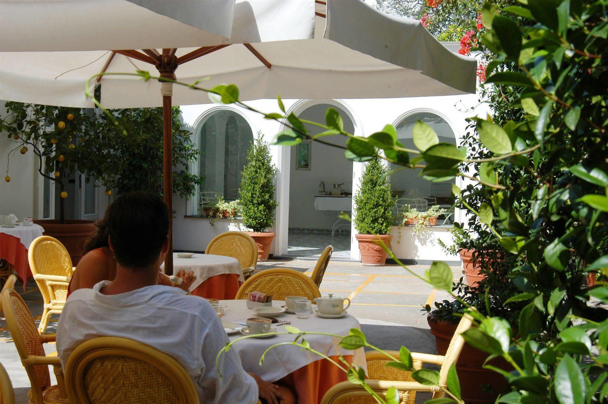 Hotel Canasta Capri Kültér fotó